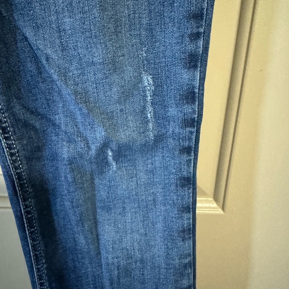 Women’s Silver Jeans Co. Elyse Slim Bootcut Jean - Distressed - Picture 3 of 5